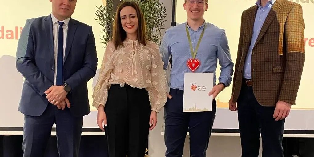 Zlata za maslinova ulja Torač na 9. Festivalu Maslina u Zagrebu_Vinko Milotić Zlata za maslinova ulja Torač na 9. Festivalu Maslina u Zagrebu_Vinko Milotić
